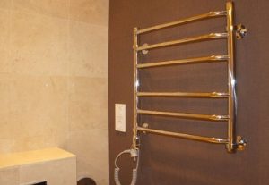 Установка электрического полотенцесушителя в ванной в Твери