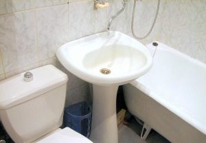 Установка раковины тюльпан в ванной в Твери